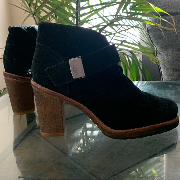 UGG Brienne Booties - S/N 3212 - Picture 12 of 12